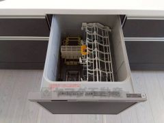 炊事時間を大幅に短縮できる食器洗浄乾燥機付き＾＾食器を洗う手間が減るので家族とのコミュニケーションの時間や自分の時間が増えますね。