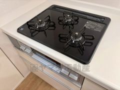 3種類の料理が同時に調理できる、3口ガスコンロ。