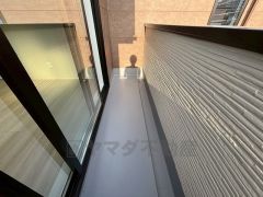 陽当たりの良いバルコニーです。お洗濯やお布団干しはもちろん、日光浴スペースにも。足元は防水工事施工済です。