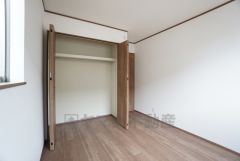 クローゼット付きなので、すっきりと整理整頓でき気持ちよく過ごせますね＾＾