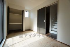 リビングからの続き間として和室をご用意しました。普段はリビングとつなげて開放的なスペースとして、来客時には客間としてお使いいただけます。