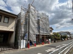 前面道路西側7.5ｍに面しています。
