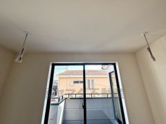 室内物干しは、雨の日や花粉の季節でも気にせず洗濯物が干せるので嬉しいですね。