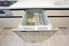 炊事時間を大幅に短縮できる食器洗浄乾燥機付き＾＾食器を洗う手間が減るので家族とのコミュニケーションの時間や自分の時間が増えますね。