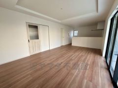 大きな窓があります。たくさんの光や風を取り込むことができ快適な生活が過ごせそうです。