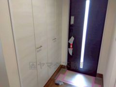 たっぷり収納できるシューズボックスです。家族全員の靴がきれいに整頓できます。