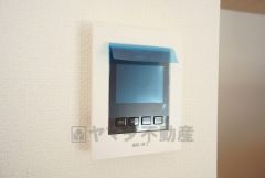 防犯性もばっちり、TVモニター付きインターホン完備。大きなモニターで玄関先を確認できます。録画機能が付いているので不在時の訪問者も確認できて安心です＾＾