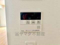 キッチン横からボタンひとつで操作が楽々。