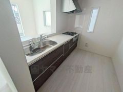 キッチンから会話が弾みそうなダイニングです。お友達や親せきをお招きするのも楽しみになりますね＾＾