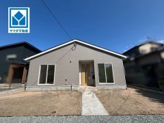 2号棟。 完成しました。内覧池付け中です。 西区今津に限定2棟。広めのリビングは各居室からにすぐ行き来できる設計になっているので家族が自然と集まるあたたかい空間になりそうです。