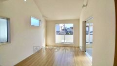 リビングには和室が隣接しており、引き戸で仕切れるので普段は繋げて広々空間として、来客時は客間としても＾＾