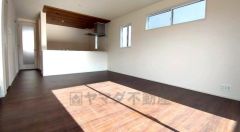 キッチンの正面に大きな窓があるので日中明るい空間です＾＾