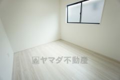 家具を選ばないナチュラルなフローリングとシンプルなクロスです＾＾