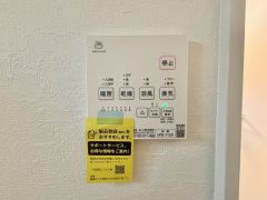 浴室暖房乾燥機には、暖房、乾燥、涼風、換気の4つの機能が付いています。タイマー付きです。雨の日はもちろん、急ぎで洗濯する必要のあるお子様の体操服や、下着類などを乾かすのに便利です。