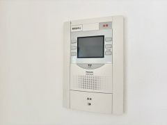 マンションエントランスにはモニター付きオートロック完備。玄関先にはインターホン付きとセキュリティ面も安心です＾＾