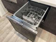 炊事時間を大幅に短縮できる食器洗浄乾燥機付き＾＾食器を洗う手間が減るので家族とのコミュニケーションの時間や自分の時間が増えますね。