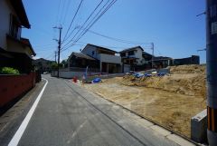 前面道路約4.4ｍ。周辺環境充実。小学校・スーパー・郵便局徒歩10分圏内＾＾