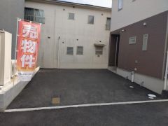 カースペースは2台分確保＾＾ご夫婦で1台ずつ所持されているご家庭も、来客時も安心ですね。 並列で駐車できるのでお車を入れ替える必要もありません＾＾