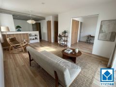 同じ色味・間取りの完成物件のご内覧可能です＾＾ぜひお気軽にお申し付けください。 （家具はCGによるイメージです。）