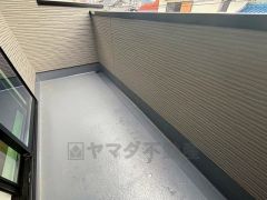 陽当たりの良いバルコニーです。お洗濯やお布団干しはもちろん、日光浴スペースにも。足元は防水工事施工済です。