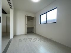 ＬＤＫに隣接する洋室です。