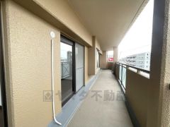 3面バルコニー＾＾陽当たりの良いバルコニーです。お洗濯やお布団干しはもちろん、日光浴スペースにも。