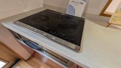 お手入れのしやすいIHクッキングヒーターです。3口コンロなので、効率よくお料理が楽しめます。毎日のお料理も楽しくなりますね＾＾