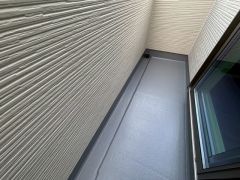南側に面したバルコニーは日当たり良好です。お洗濯物も気持ちよく干せそうです。日光浴をしたり、星を眺めたりも良いですね^^