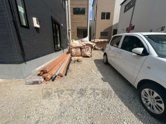 カースペースは2台分。縦列駐車で効率よくスペースを使えます。