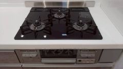 3種類の料理が同時に調理できる、3口ガスコンロ。忙しい夕食の支度時間が短縮できて効率よくお料理が楽しめます。