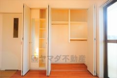 大型のクローゼットが付いています。
