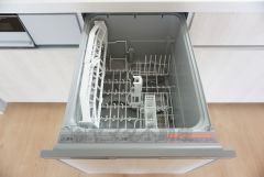 炊事時間を短縮できる食器洗浄乾燥機付。食器を洗う手間が減るので家族とのコミュニケーションの時間や自分の時間が増えますね＾＾