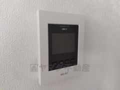 防犯性、セキュリティ対策に安心できるテレビモニター付きインターフォンです。セールスマン対策にもなり安心できます。