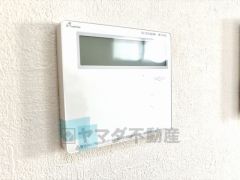 お湯張り、追い炊き、足し湯がボタン一つで楽々操作できる給湯機リモコン