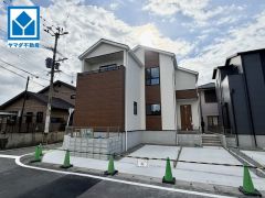 角地に建つ4LDK。WICをはじめ収納豊富な間取りで、お部屋をすっきり保ちながら快適に暮らせます＾＾