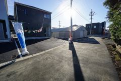 住人以外の車の進入も少なく、小さなお子様を持つご家庭にも安心です。