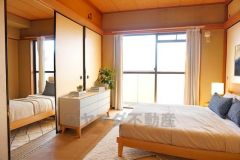 （家具はCGイメージ画像となります。）バルコニーに面した明るい和室。