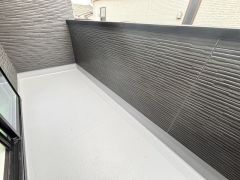 広々としたバルコニー。 天気のいい日にはお布団もまとめて干せそうですね＾＾