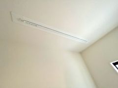 取り込んだお洗濯物の仮置きなどに便利な室内物干し。部屋干しだと天候に左右されないのも嬉しいですね＾＾