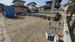 現地（2026年2月）撮影 カースペースは3台分。