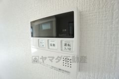 ボタン一つで楽々操作できる給湯器リモコン。