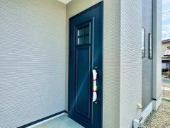 玄関扉がオシャレです＾＾