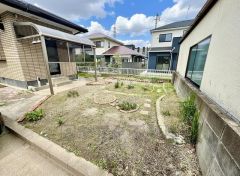 広々としたお庭付き＾＾ 日光浴やガーデニング、お子様の遊び場としても使えるスペースを設けています＾＾