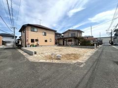 角地ならではの開放感　陽光差し込む明るい住まい