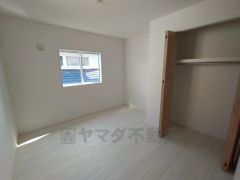 たっぷり収納できるクローゼット付きでお部屋の中をすっきりと快適に保てます。