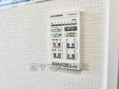 浴室暖房乾燥機には、暖房、乾燥、涼風、換気の4つの機能が付いています。タイマー付きです。雨の日はもちろん、急ぎで洗濯する必要のあるお子様の体操服や、下着類などを乾かすのに便利です。