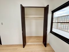 大きめのクローゼットがついた使いやすい洋室です。すっきりと整理整頓できるので気持ちよくすごせます＾＾