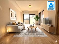 約14.8帖のリビングは家具を設置しても導線を確保できるゆとりがあります。キッチンとも緩やかに繋がっているので自然と家族のコミュニケーションが生まれます＾＾