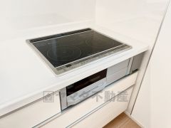 お手入れのしやすいIHクッキングヒーターです。3口コンロなので、効率よくお料理が楽しめます。毎日のお料理も楽しくなりますね＾＾