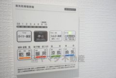 浴室暖房乾燥機には、暖房、乾燥、涼風、換気の4つの機能が付いています。タイマー付きです。換気・雨の日の洗濯も安心です＾＾